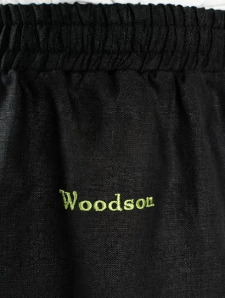 Комплект банщика #1 Woodson, чёрный лён c цветной полосой (46-48) Комплект банщика #1 Woodson, чёрный лён c цветной полосой (46-48)